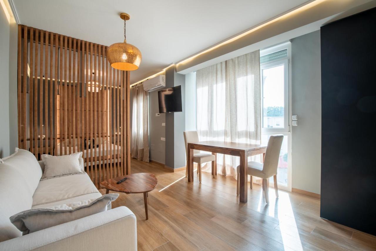 Triana Apartments Deluxe Seville Room photo